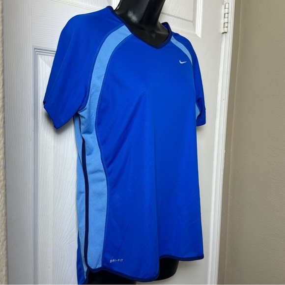 NIKE & UNDER ARMOUR BUNDLE 2 Sport Tops - Size Medium/Large - Picture 7 of 10